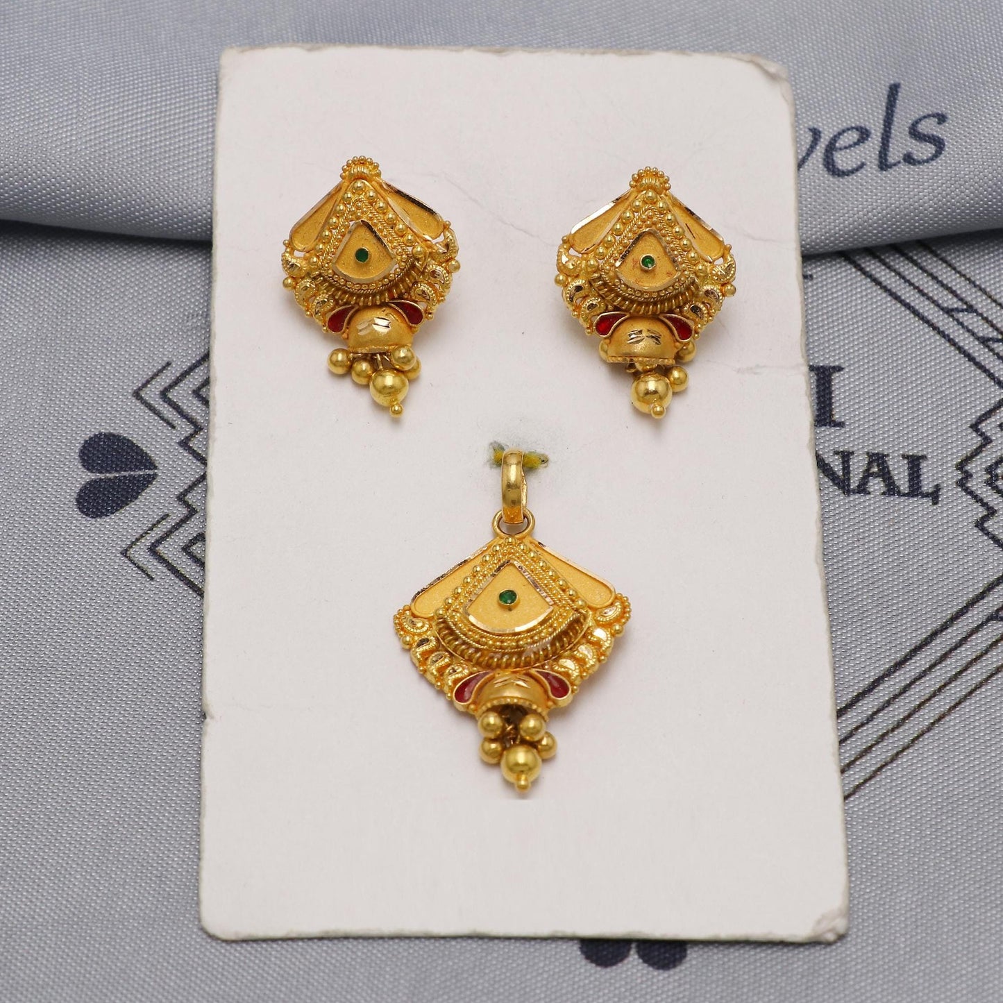 22k Gold Indian Pendant & Earring Set: Ethnic Floral Jewelry