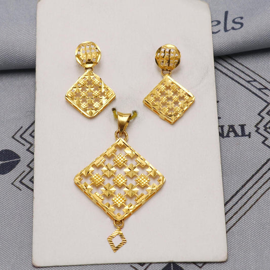 22k Gold Indian Pendant & Earrings Set: Handcrafted Ethnic Jewelry