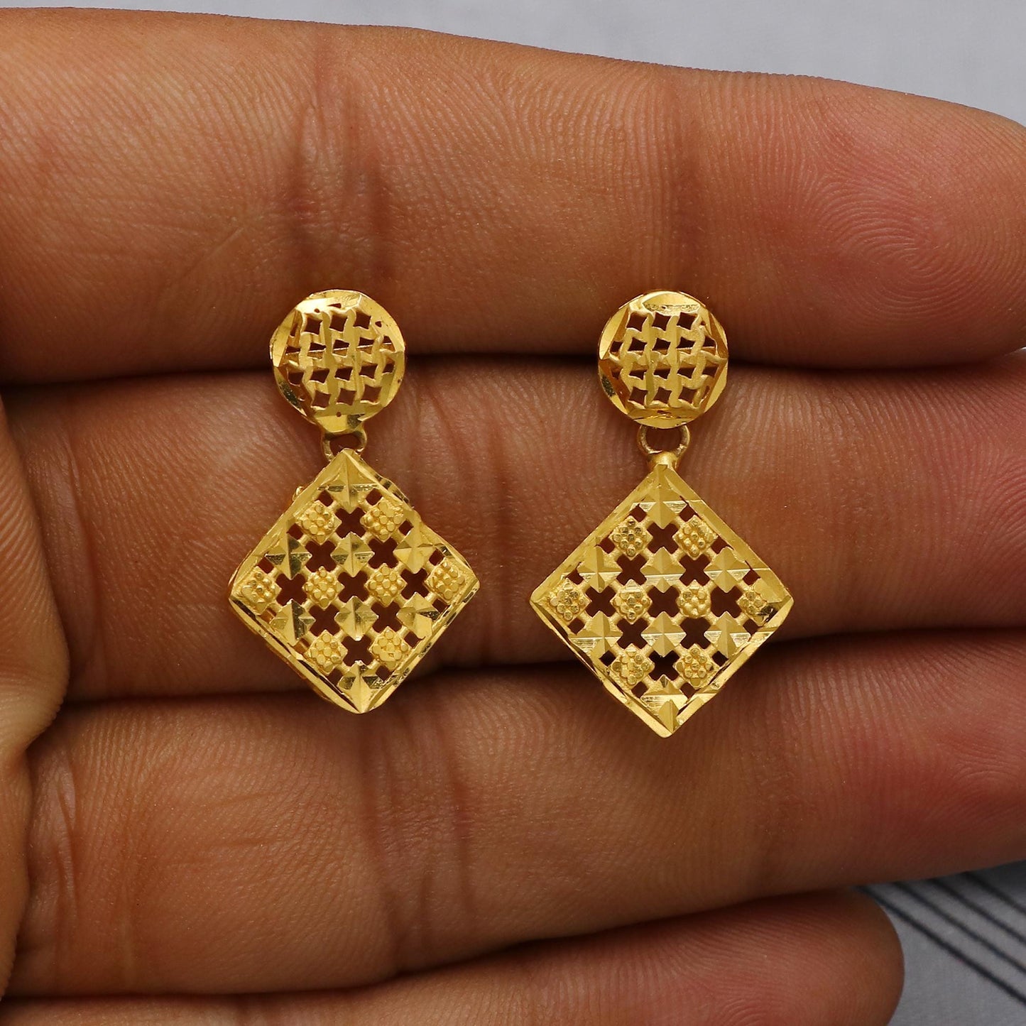 22k Gold Indian Pendant & Earrings Set: Handcrafted Ethnic Jewelry