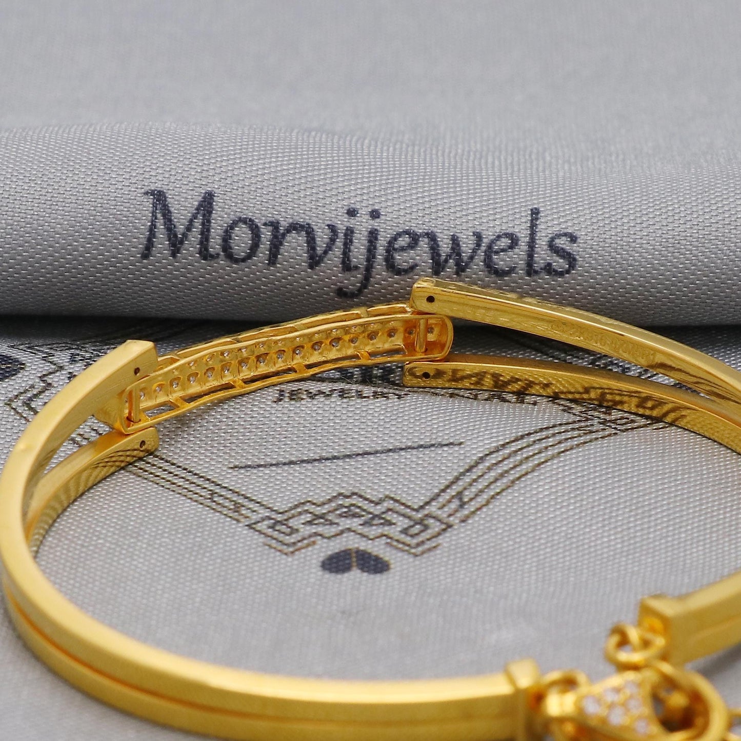 22k Gold Bangle Bracelet: AD Stone Bar, Openable Design