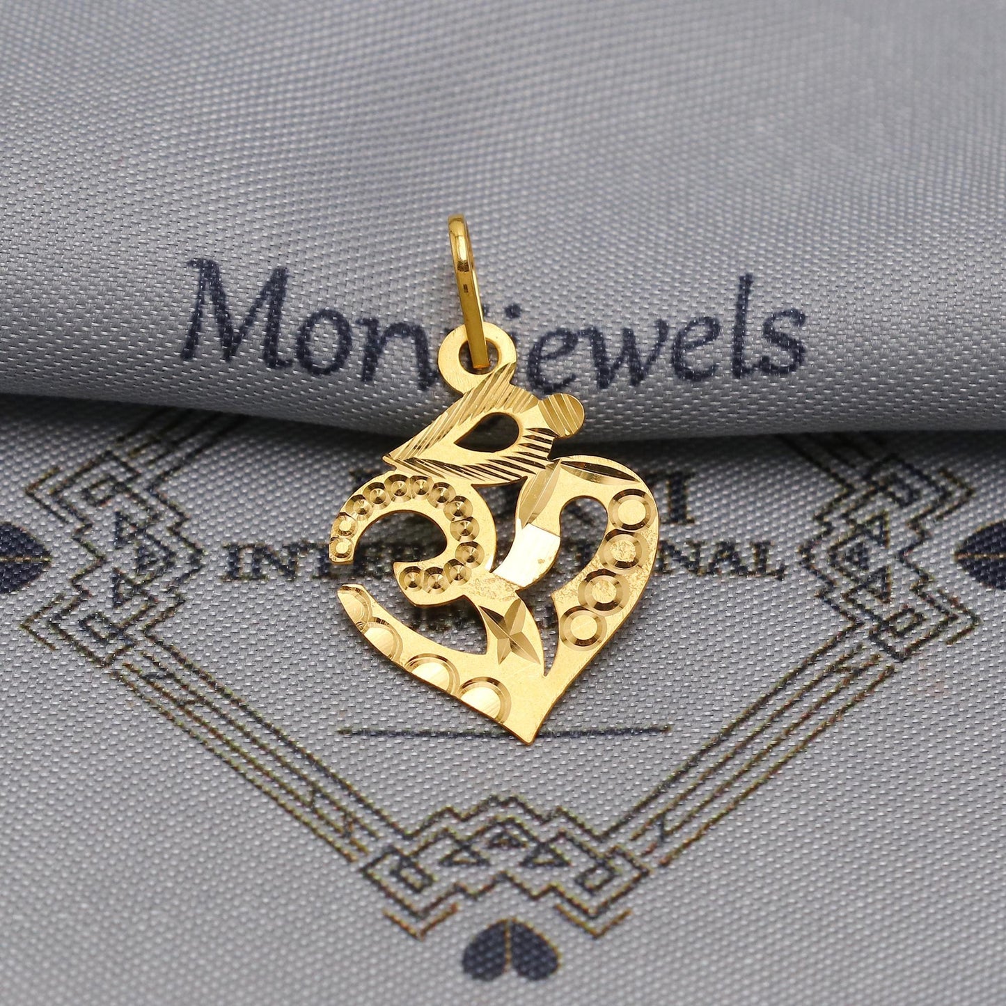 20k 18k Yellow Gold Om Pendant: Lightweight Indian Jewelry
