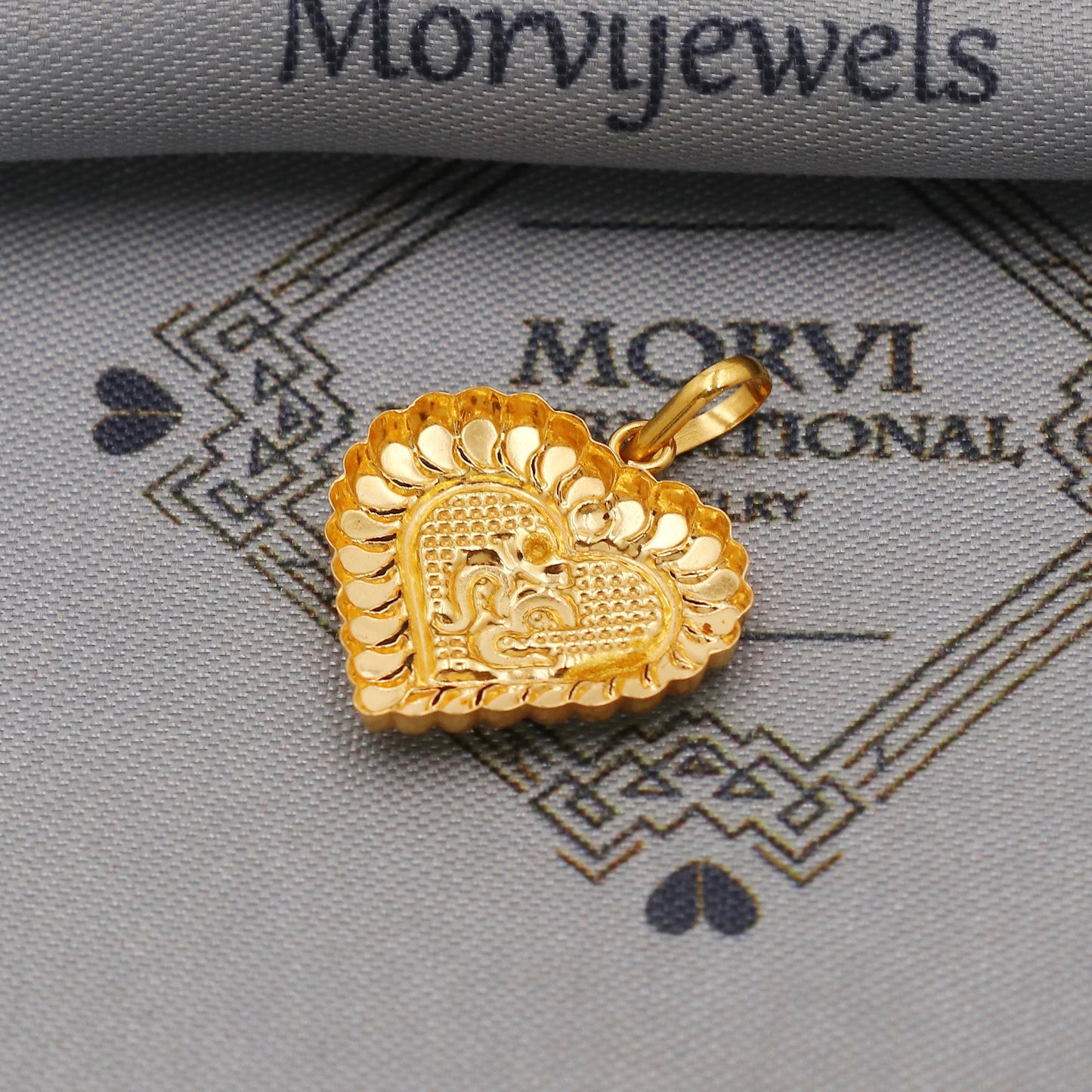 20k/18k Yellow Gold Om Pendant: Lightweight Indian Jewelry, K6361