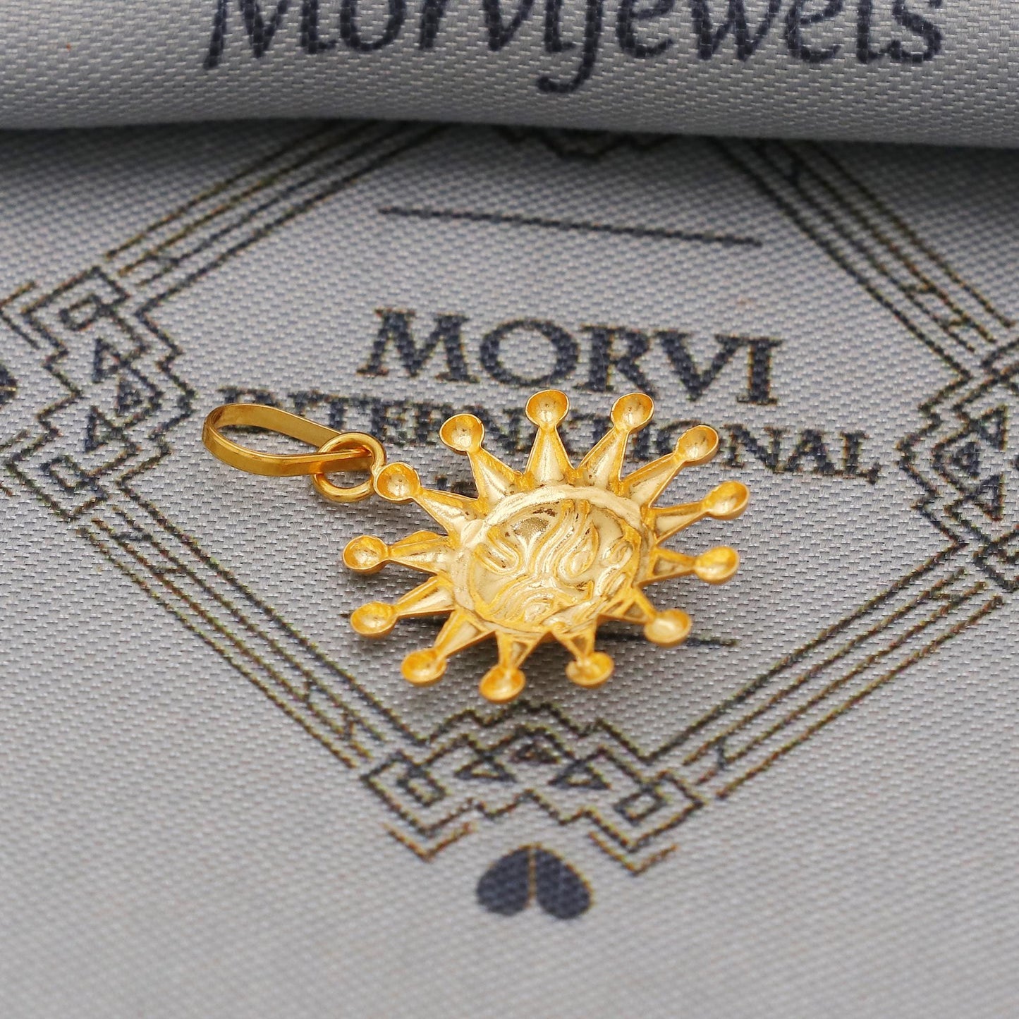 20k/18k Yellow Gold Sun Face Pendant: Indian Surya Dev Jewelry, K6370