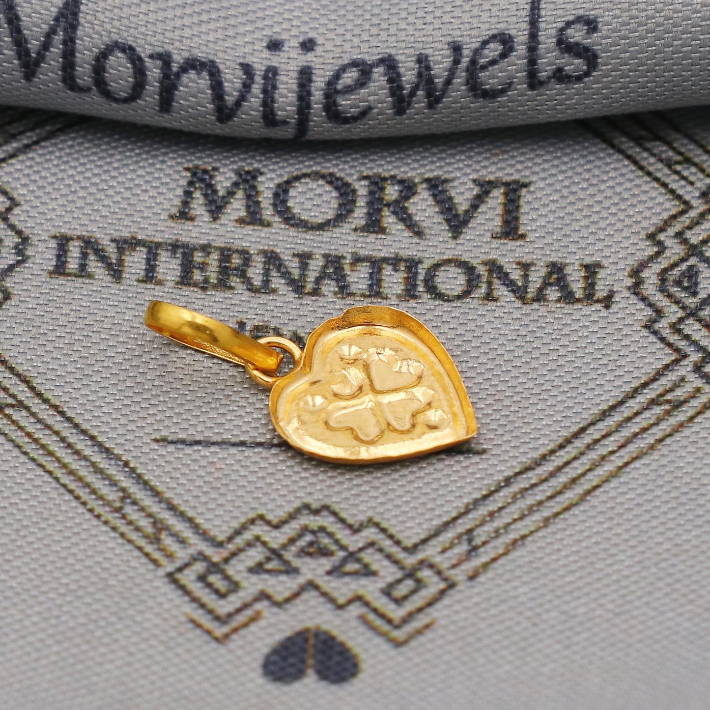 20k 18k Yellow Gold Pendant Heart Carved: Light Weight Indian Vintage Art Jewelry Gift, K6425