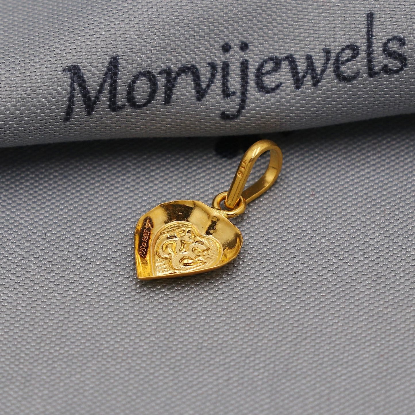 Small tiny 22k Yellow Gold Om Pendant: Lightweight Indian Jewelry, K6135