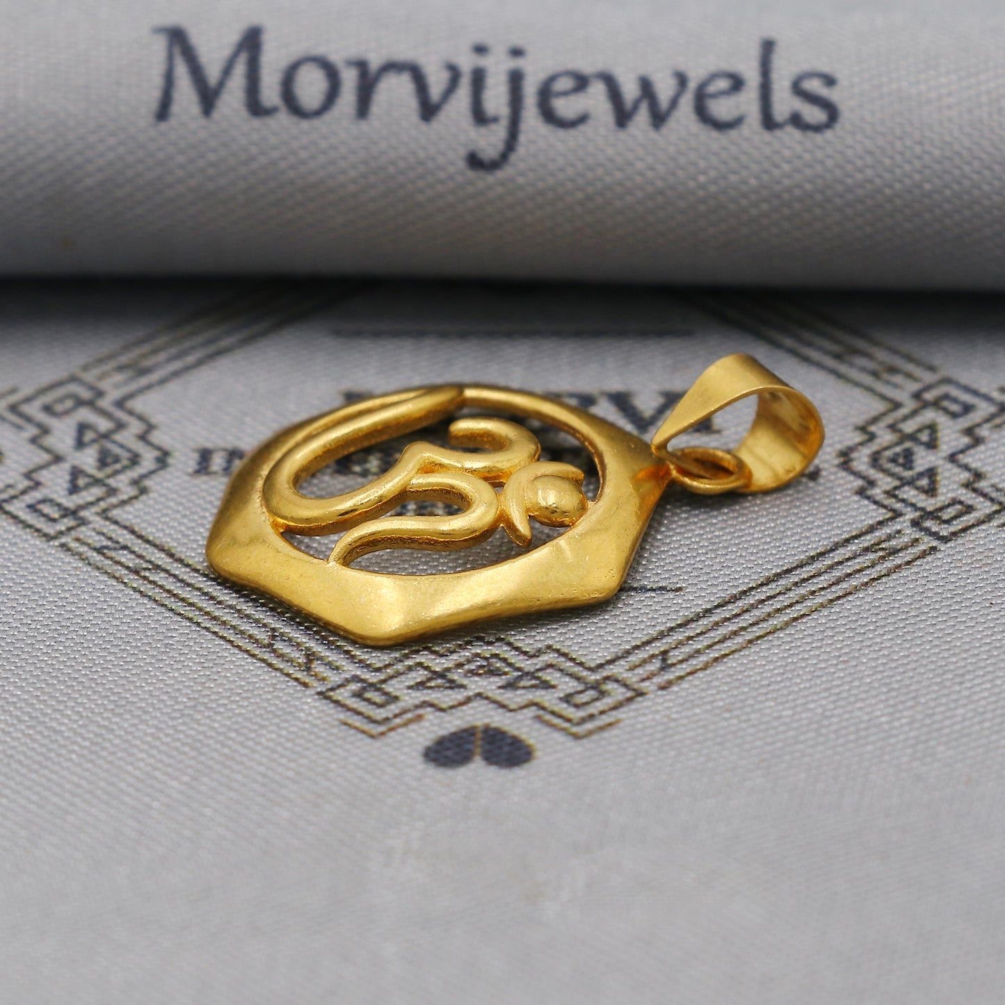 22k Yellow Gold Aum Om Pendant: Handmade Indian Jewelry, K6258