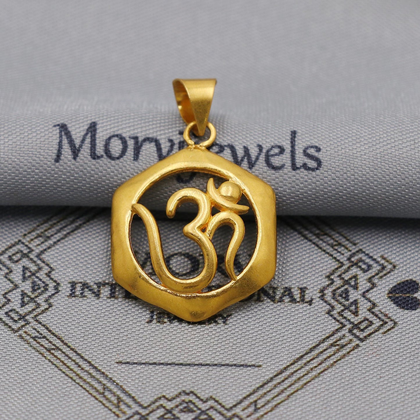 22k Yellow Gold Aum Om Pendant: Handmade Indian Jewelry, K6258
