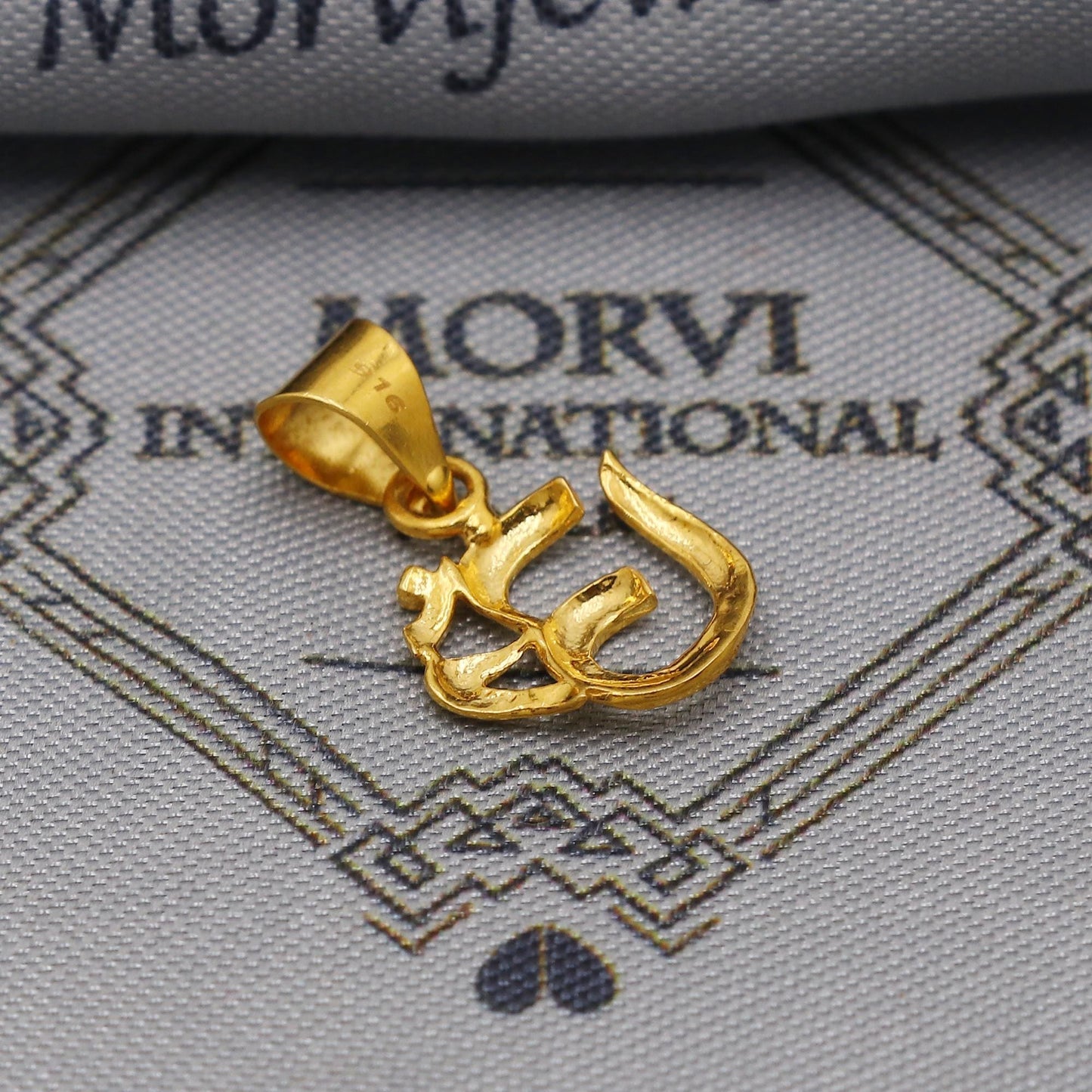 22k Yellow Gold Aum Om Pendant: Handmade Indian Jewelry, K6261