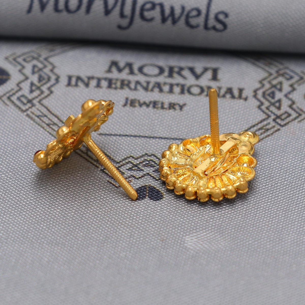 22k Yellow Gold earrings stud tops flower, vintage antique design indian gold earrings jewelry, K6582