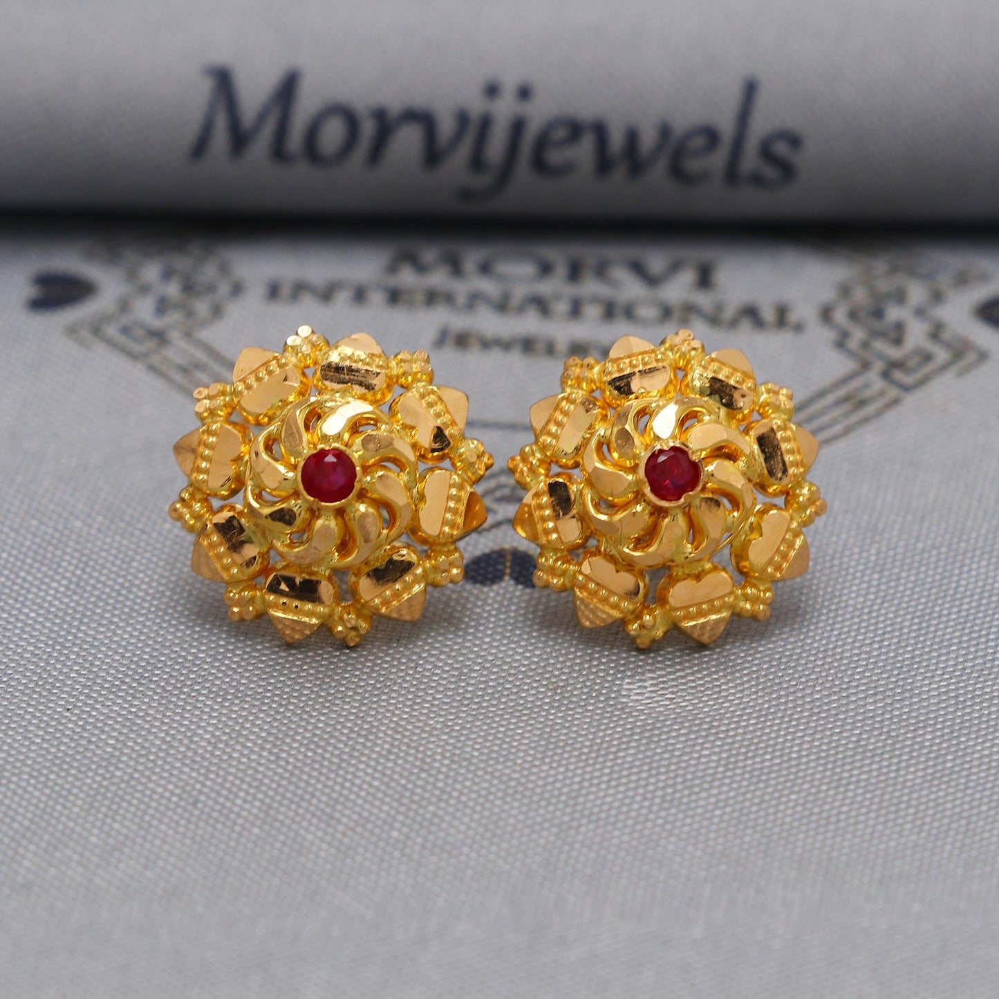 22k Yellow Gold earrings stud tops flower, vintage antique design indian gold earrings jewelry, K6583