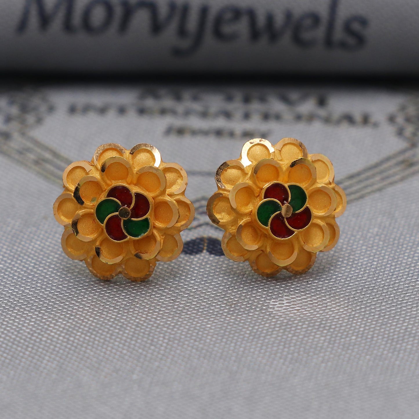 22k Yellow Gold earrings stud tops flower, vintage antique design indian gold earrings jewelry, K6585