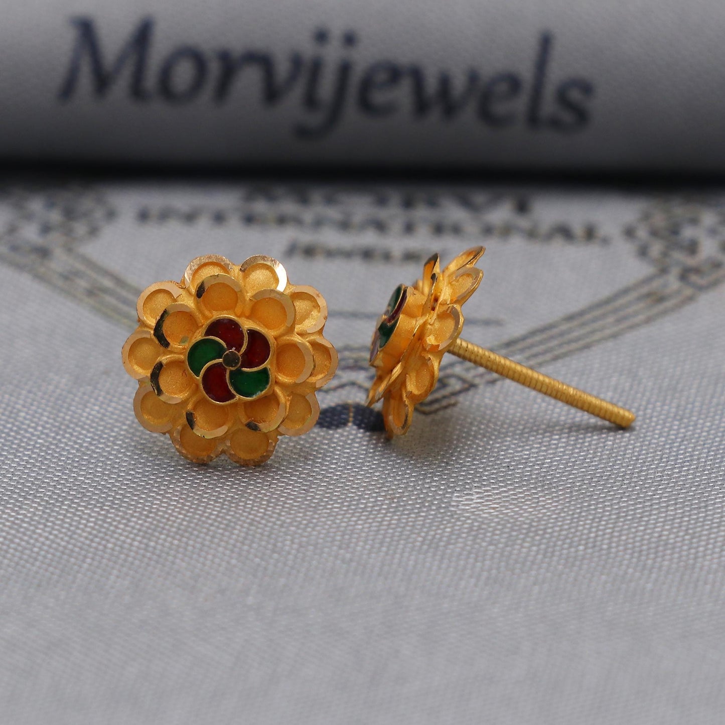 22k Yellow Gold earrings stud tops flower, vintage antique design indian gold earrings jewelry, K6585
