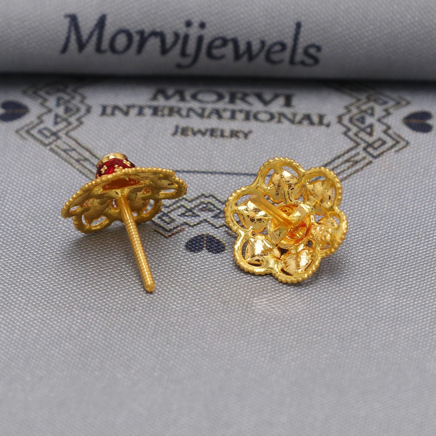 22k Yellow Gold earrings stud tops flower, vintage antique design indian gold earrings jewelry, K6587