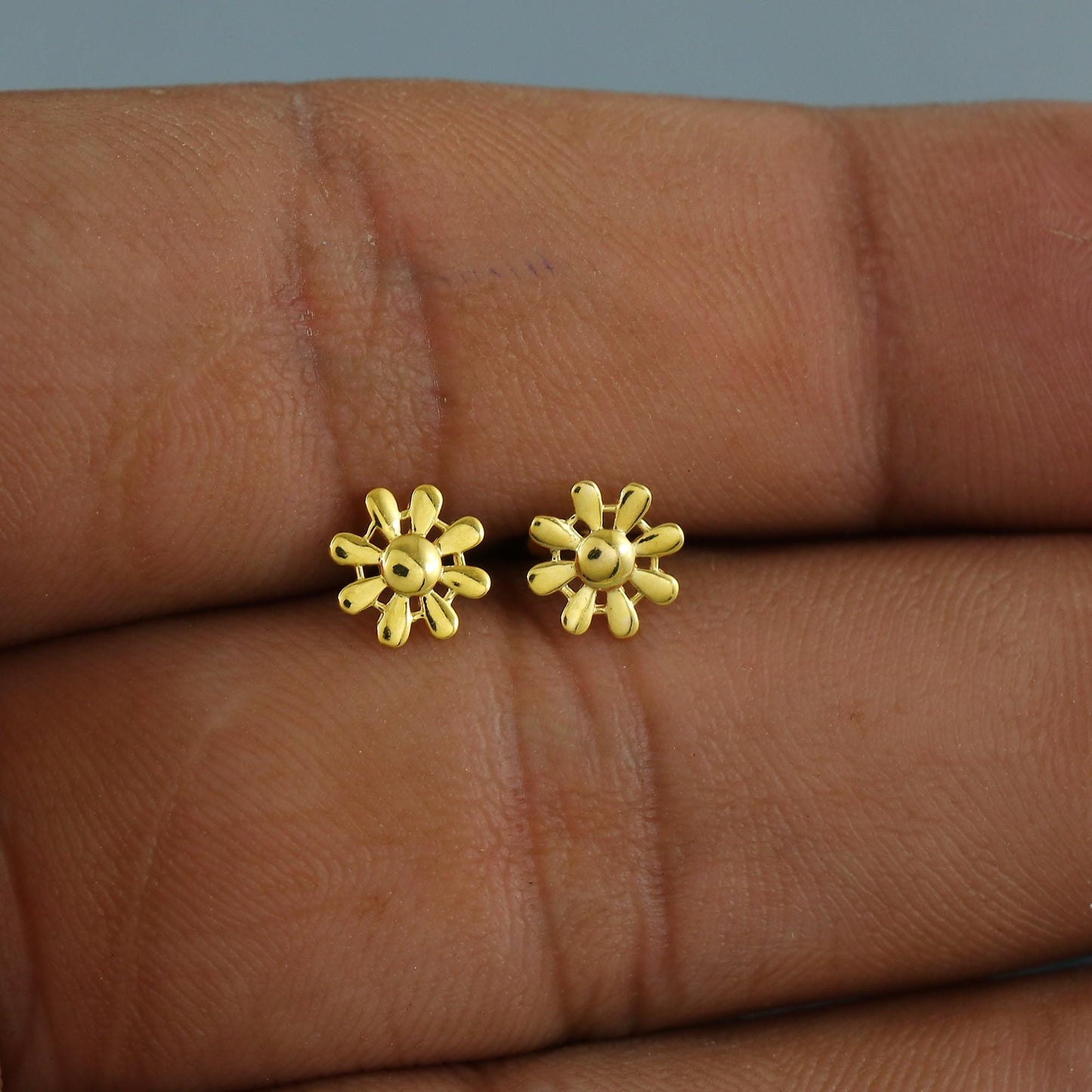 flower 18k Gold Studs cartilage earrings, baby Teen studs, cartilage piercing, screw back small tiny earrings,