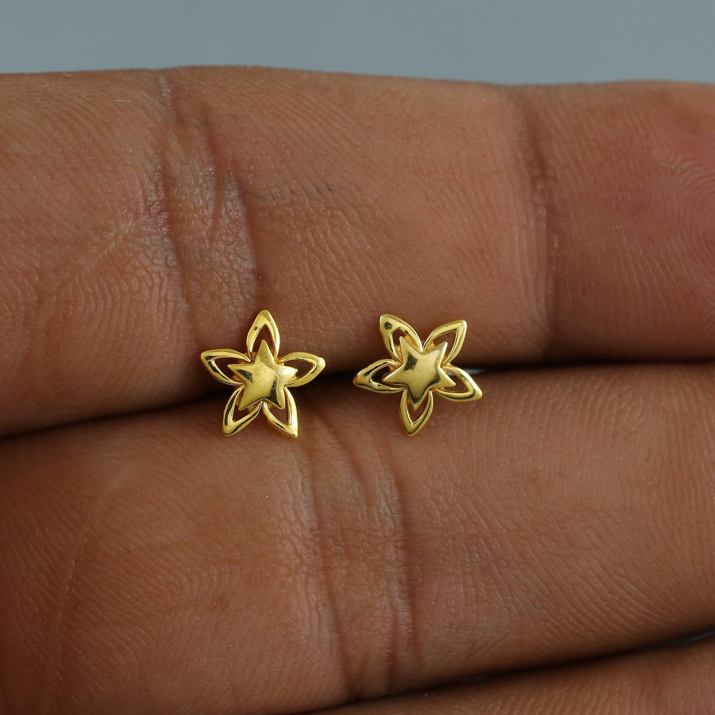 Flower Star 18k Gold Earrings,  screw back small tiny earrings,