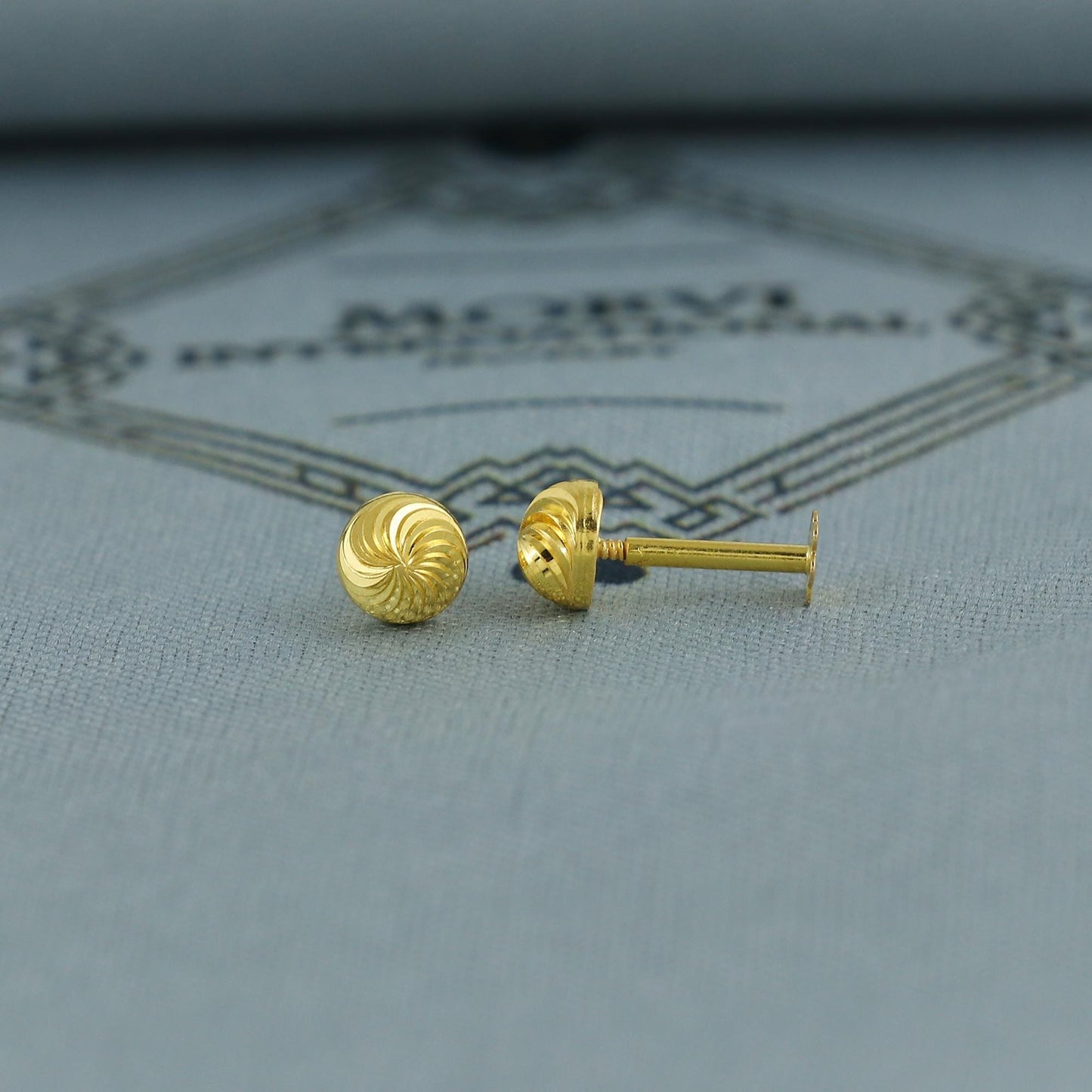 18k Spiral stud earrings small