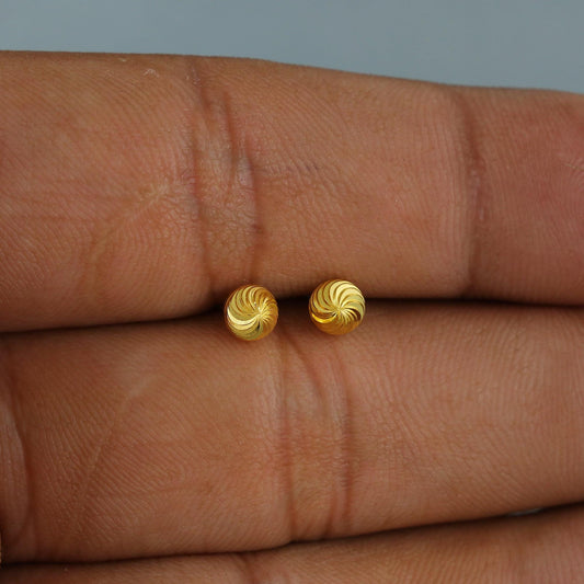 18k Spiral stud earrings small