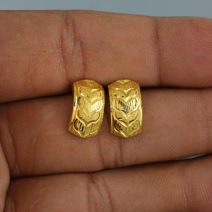Carved 22k Gold studs earrings, Women Teen studs, Small gold earrings, studs Everyday Wear, screw back small handmade indian earrings,