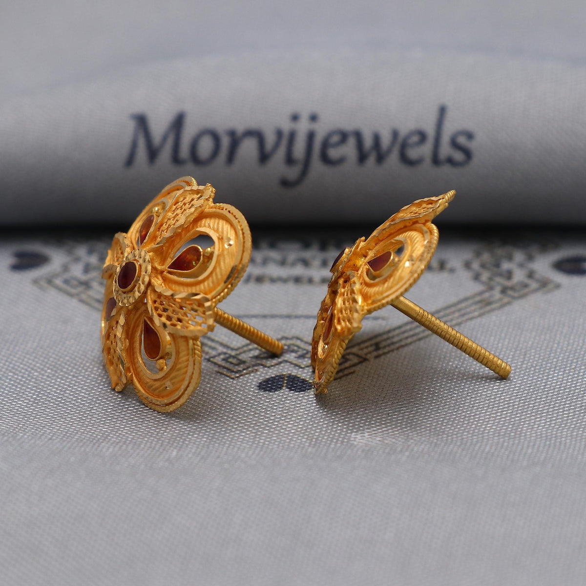 22k Yellow Gold earrings stud tops filigree star flower, vintage antique design indian gold earrings jewelry
