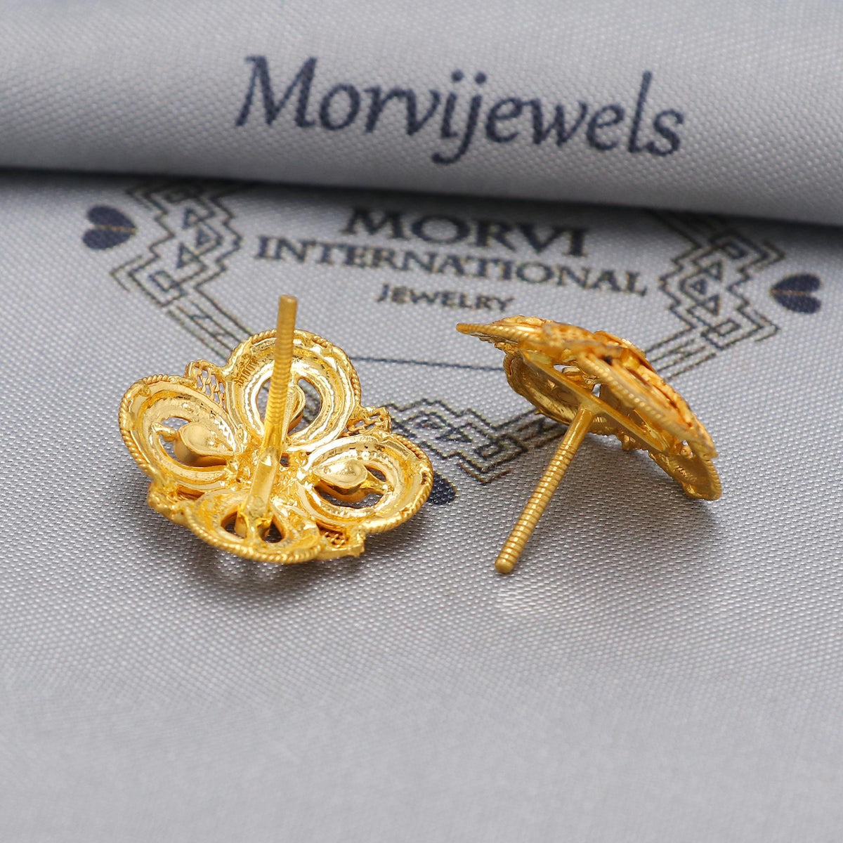 22k Yellow Gold earrings stud tops filigree star flower, vintage antique design indian gold earrings jewelry