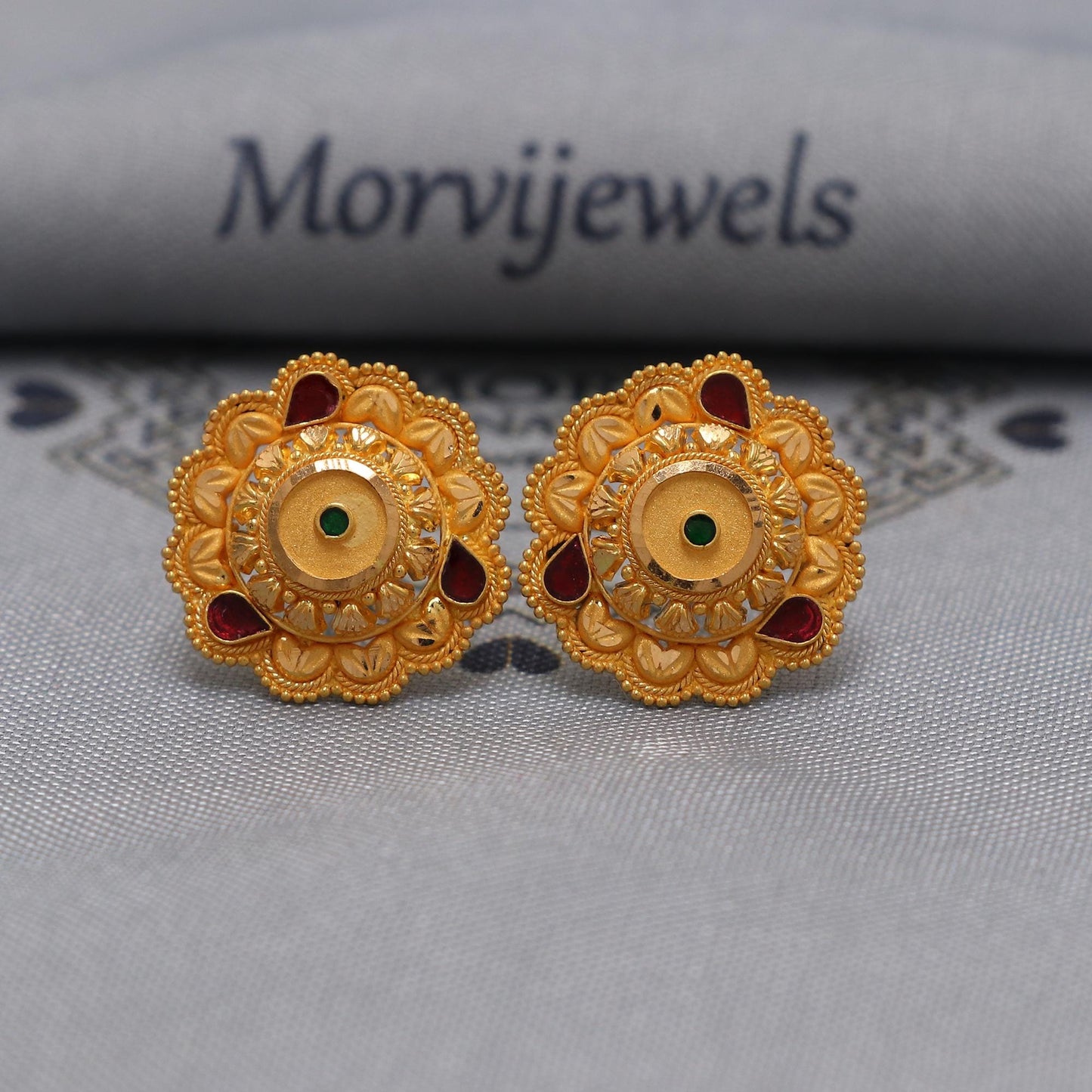 22k Yellow Gold earrings stud tops flower, vintage antique design indian gold earrings jewelry