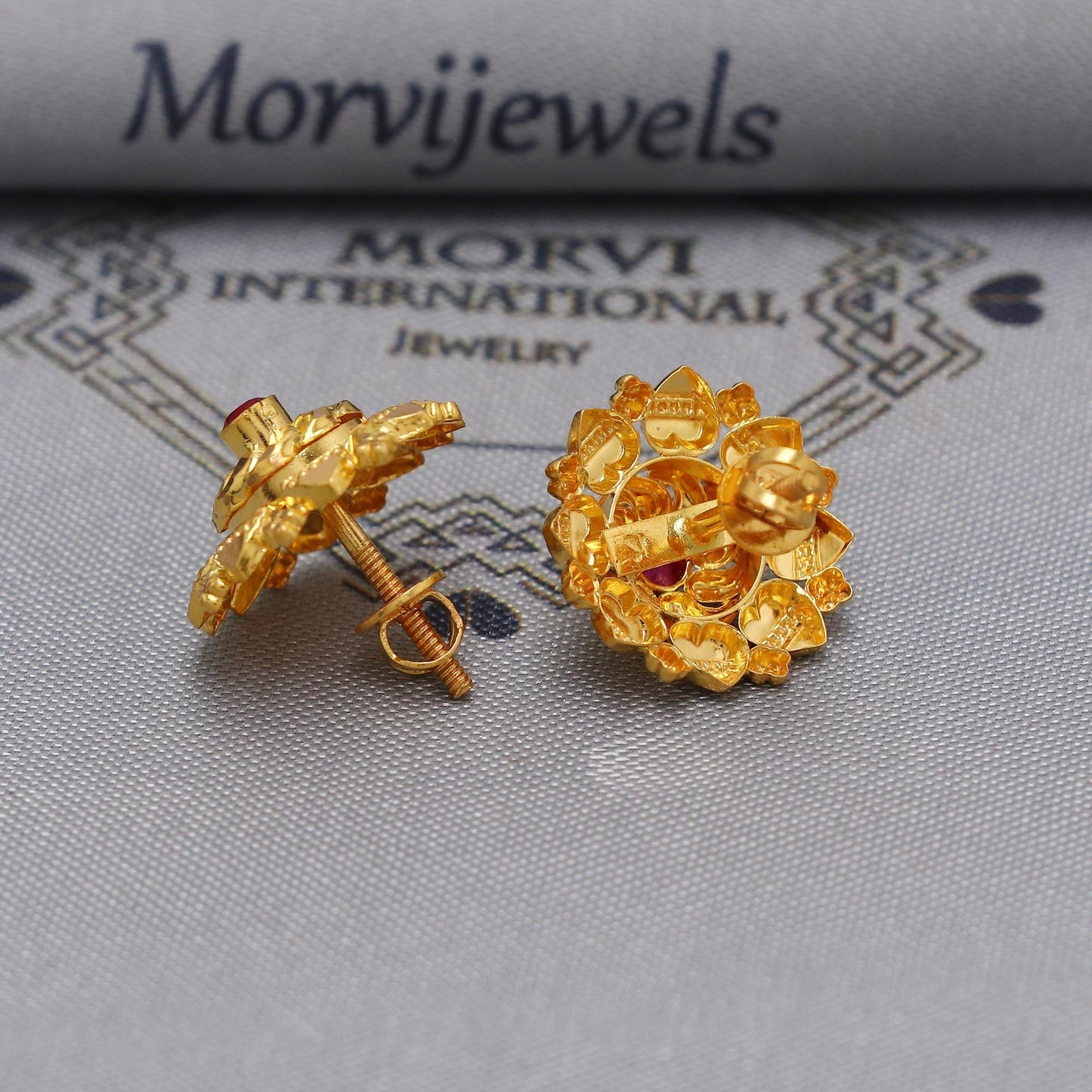 22k Yellow Gold earrings stud tops flower, vintage antique design indian gold earrings jewelry, K6583