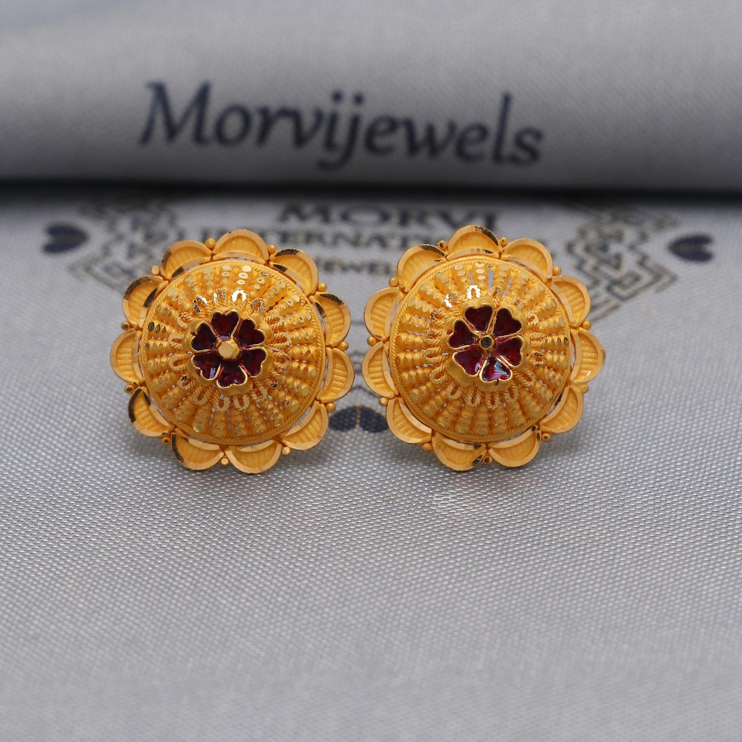 22k Yellow Gold earrings stud tops flower, vintage antique design indian gold earrings jewelry, K6586