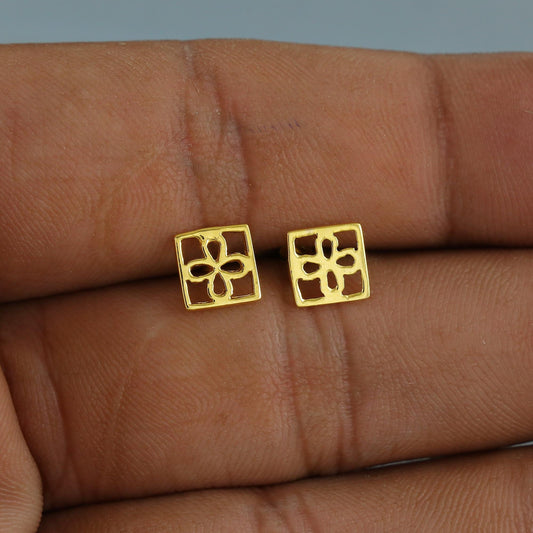 18k Gold flower cartilage studs earrings, baby Teen studs, cartilage piercing, screw back small tiny earrings,