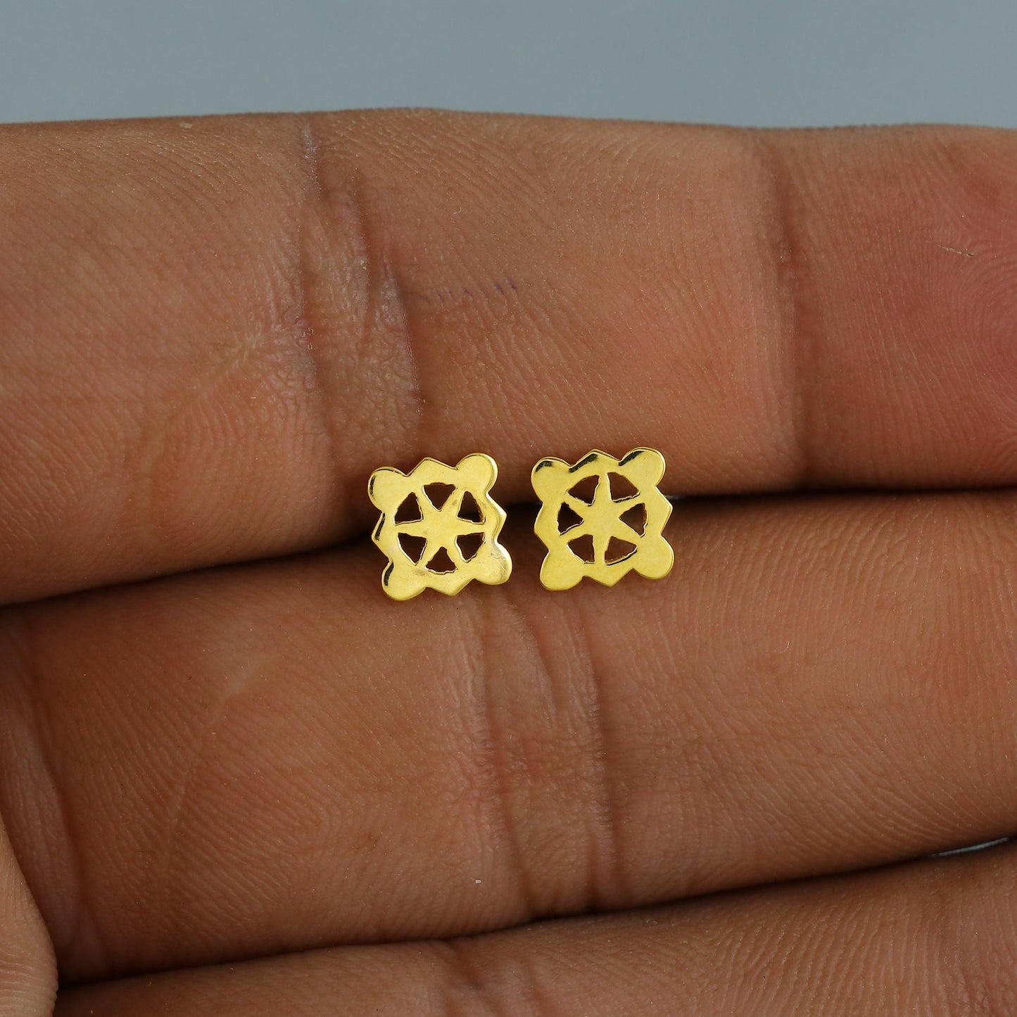 Small 18k Gold studs earrings, baby Teen studs, cartilage piercing, screw back small tiny earrings,