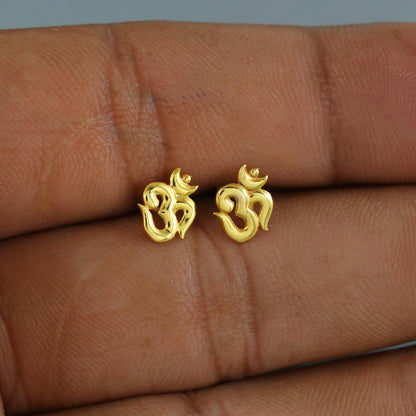 om aum 18k Gold earrings, baby Teen studs, cartilage piercing, screw back small tiny earrings,