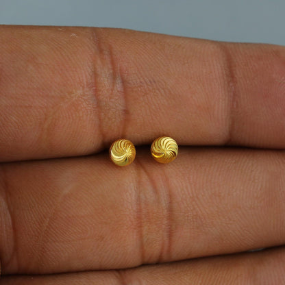 18k Spiral stud earrings small