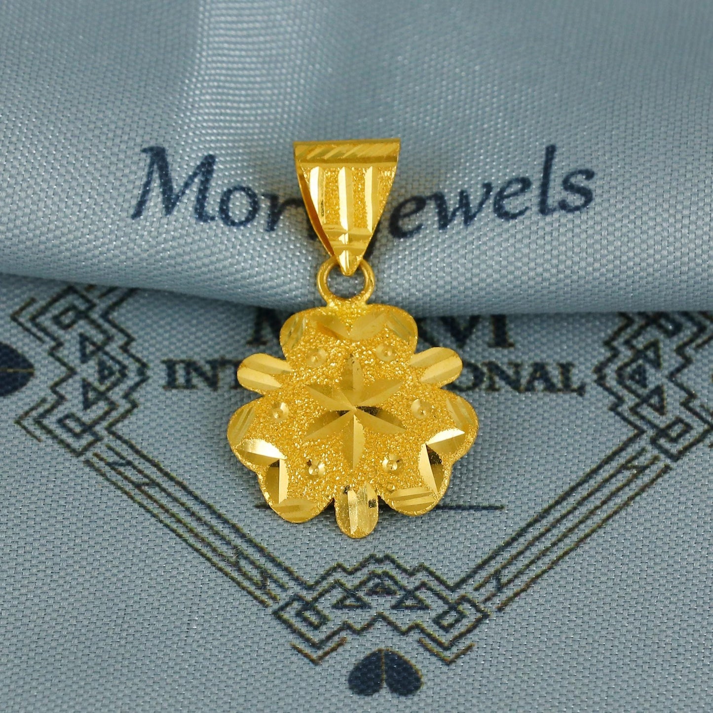 Engraved 22k Gold Indian Pendant : Handcrafted Ethnic Jewelry, K6761