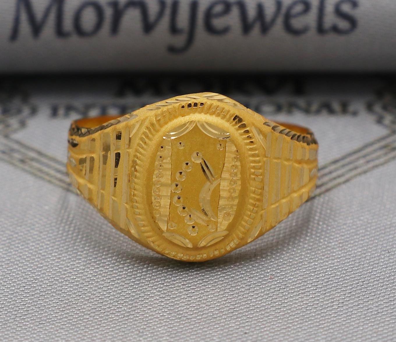 22k Gold Gold Ring, Hand engraved oval face gold ring, K6131