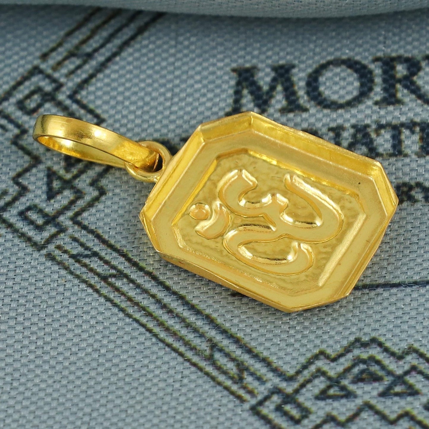 20k Gold Om Pendant: Lightweight Indian Jewelry, Handmade Gold Dainty Jewelry for Gift, K6829