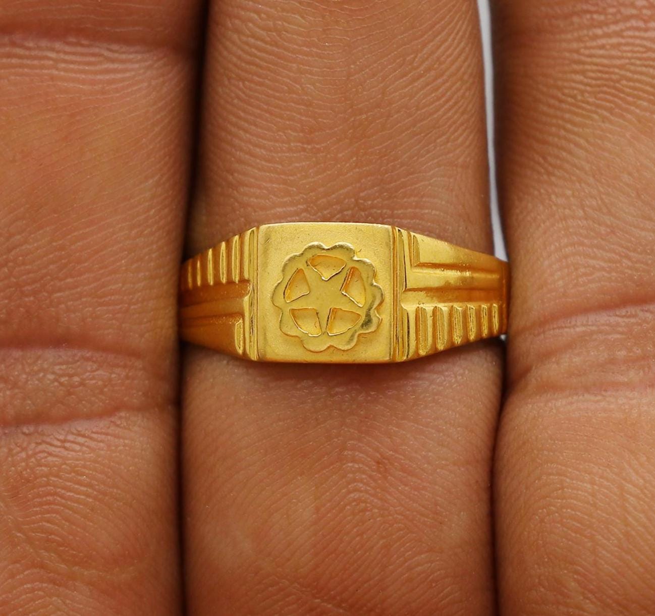 22k Gold Star Ring, K6145