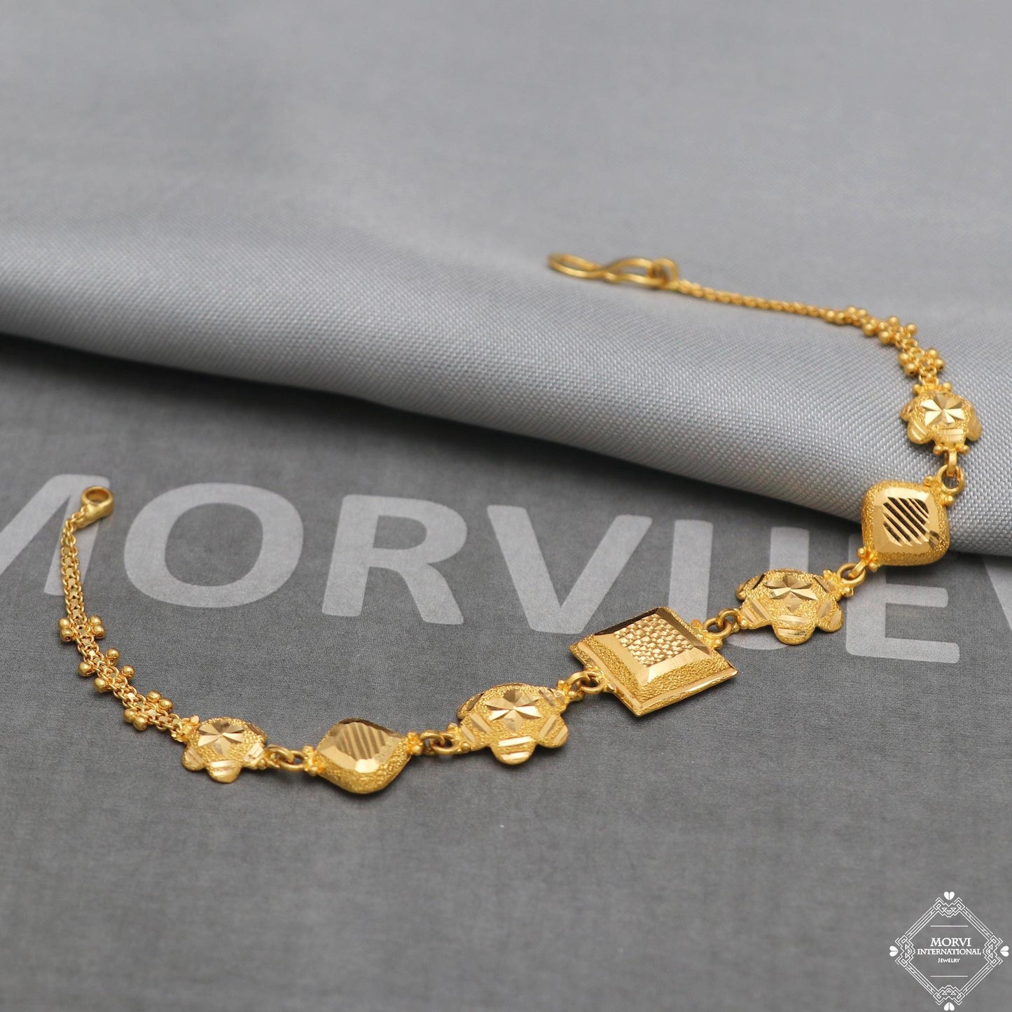 22k Yellow Gold Women Bracelet Jewelry, Handmade Indian Gold Jewellery K5265