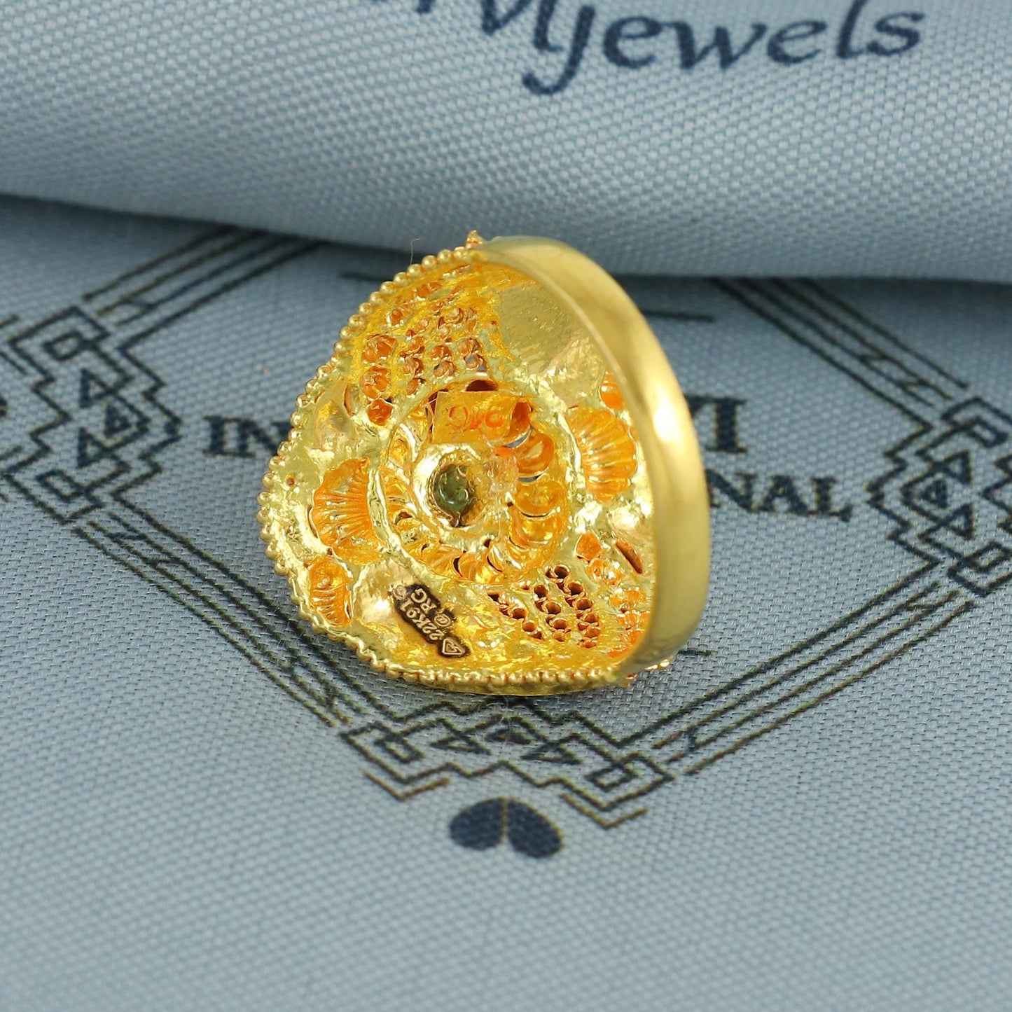 22k Yellow Gold Handmade Indian Jewelry, K6941