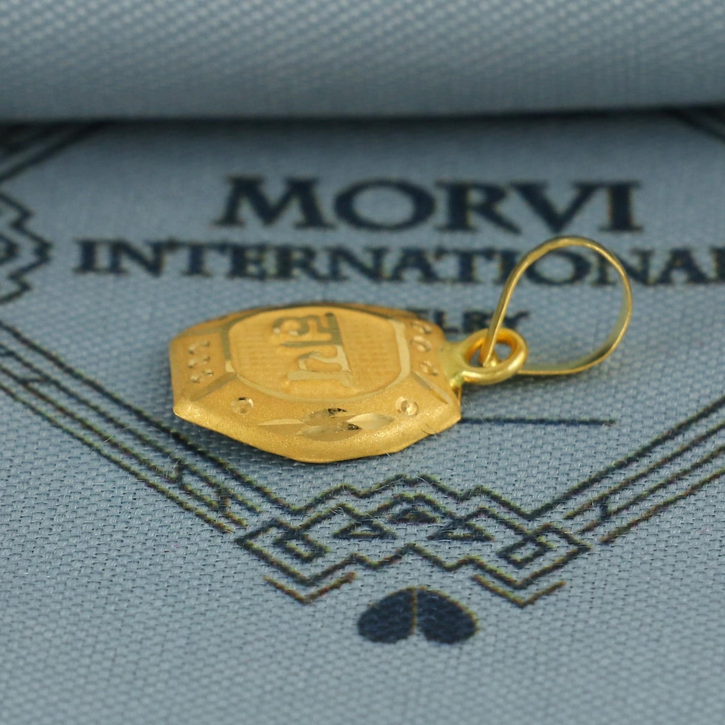 22k Yellow Gold Haye Small Pendant, MJ0131