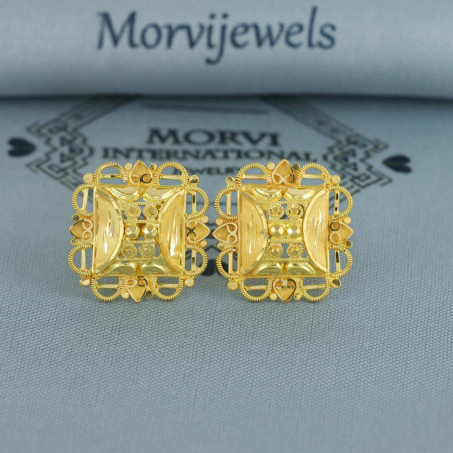 18k Yellow Gold Stud Earrings tops , Handmade Yellow gold earrings for women, vintage antique design indian gold earrings jewelry, K6967