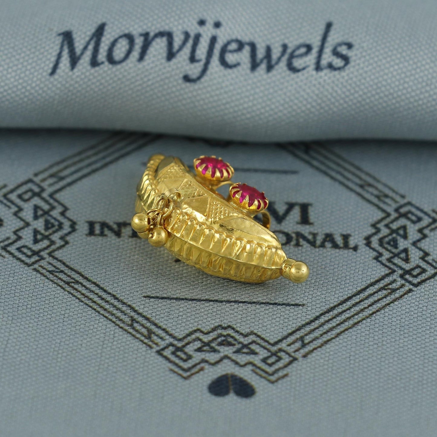 22k Gold Pendant Amulet Jewelry, Tabiz Style Traditional Indian Gold Jewelry, vintage antique design, K7075